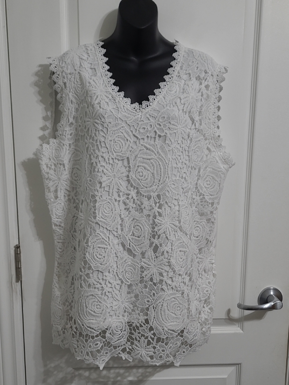 NWOT White Floral Lace Patchwork V-Neck Sleeveless Camisole Blouse Sz 3X